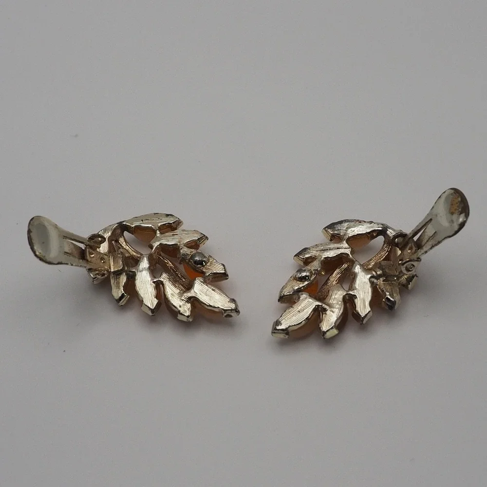 Kramer Earrings Tan Thermoset Marquise Leaf Moonglow Gold Tone Clip On Vintage